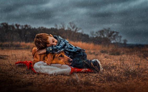 Cute-boy-and-dog-in-rain_m